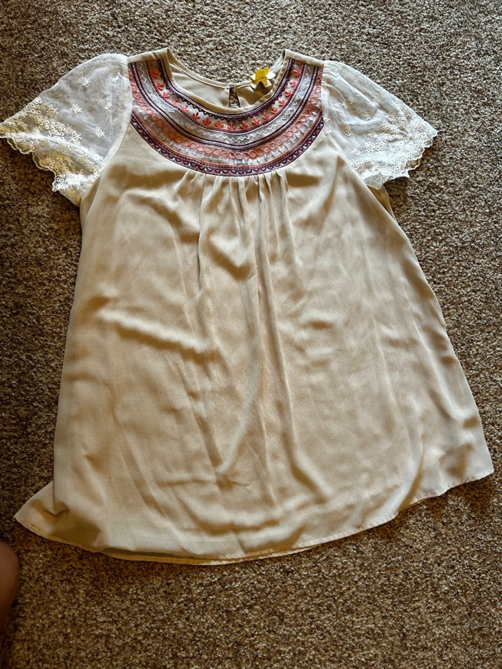 UMGEE Tan embroidered lace short sleeves Large